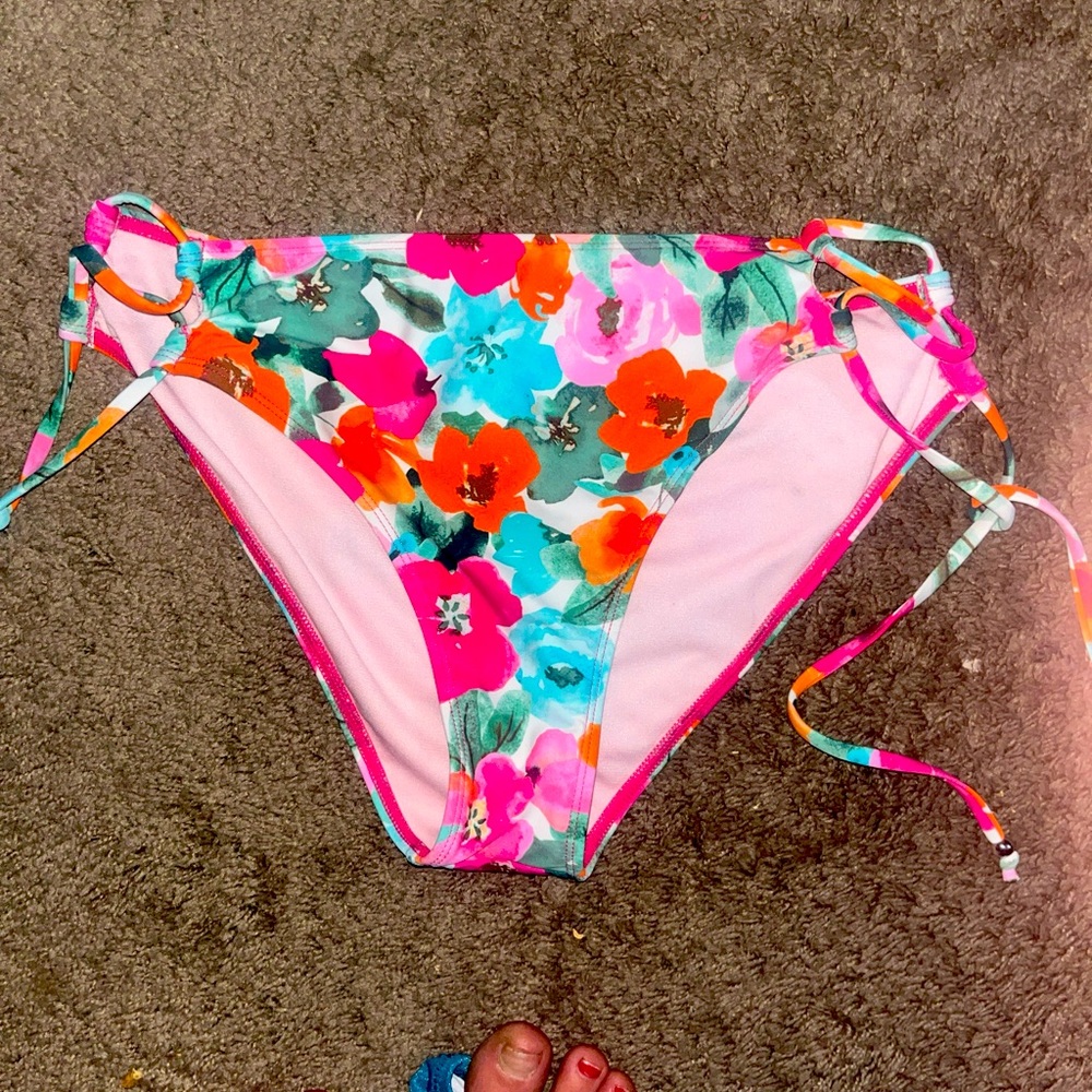 Cupshe size M floral bathing suit bottoms